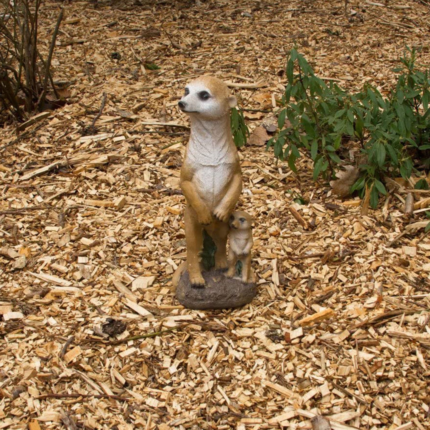 Erdmännchen Gartenfigur im Wald
