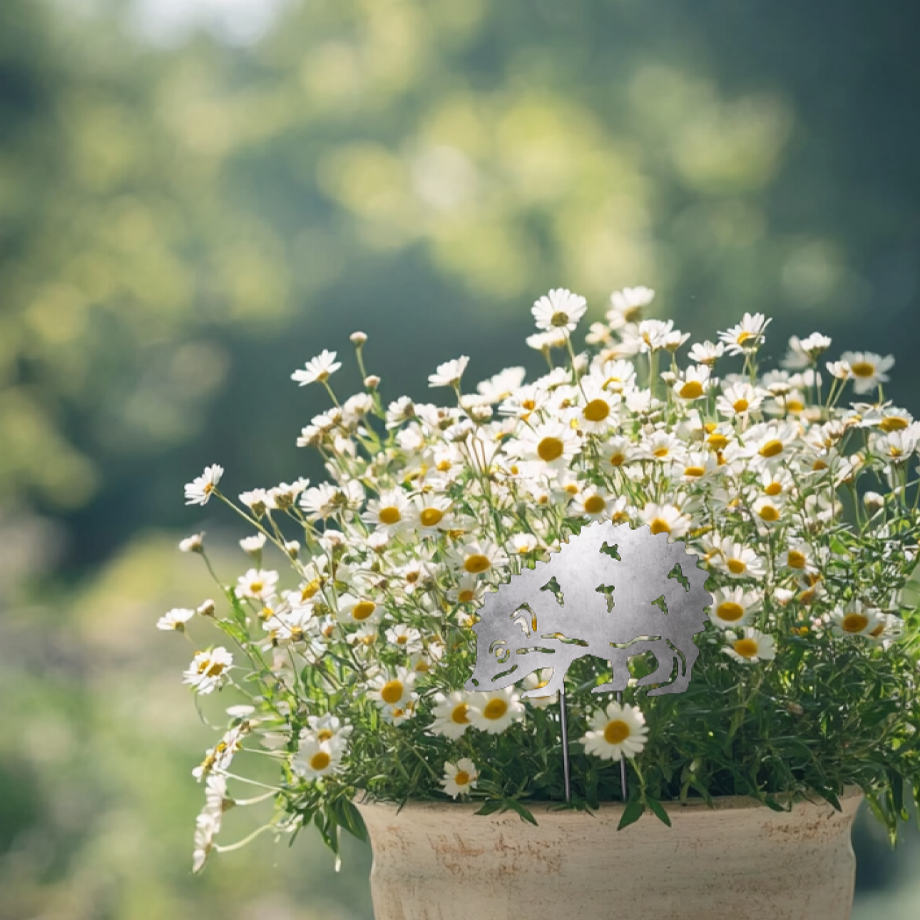 Igel Gartenstecker Silber im Blumentopf von VERDOBA